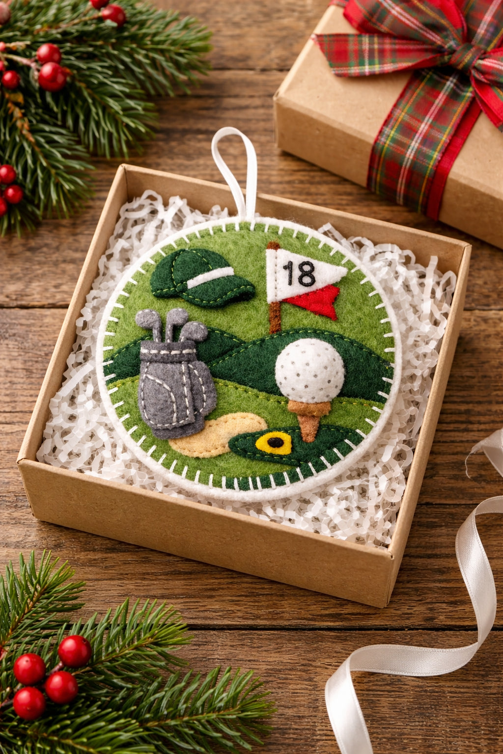 Custom Golf Course Felt Ornament, Handmade Golf Felt Ornament, Golf Lover Decor, Hanging Decor, Holiday Keepsake Gift ONMGTP04