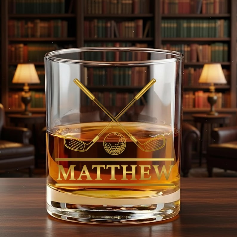 Personalized Golf Whiskey Glass, Custom Name Crossed Clubs Design, Gold Style Rocks Glass, Elegant Golfer Gift for Men, Dad, or Boss